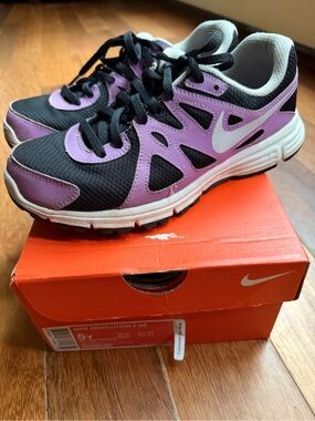 NIKE Revolution 2GS Black/Purple Running Sneakers Shoes sz Girls 5Y #555090-001